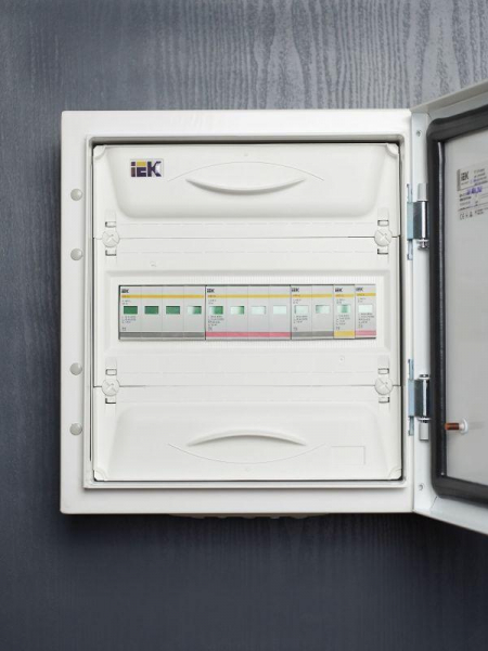 Ограничитель перенапряжения ОПС1-B 4P IEK MOP20-4-B
