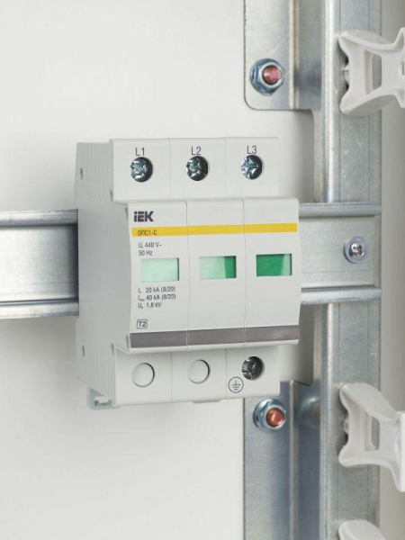 Ограничитель перенапряжения ОПС1-C 3P IEK MOP20-3-C
