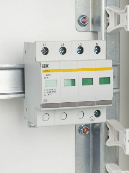 Ограничитель перенапряжения ОПС1-C 4P IEK MOP20-4-C